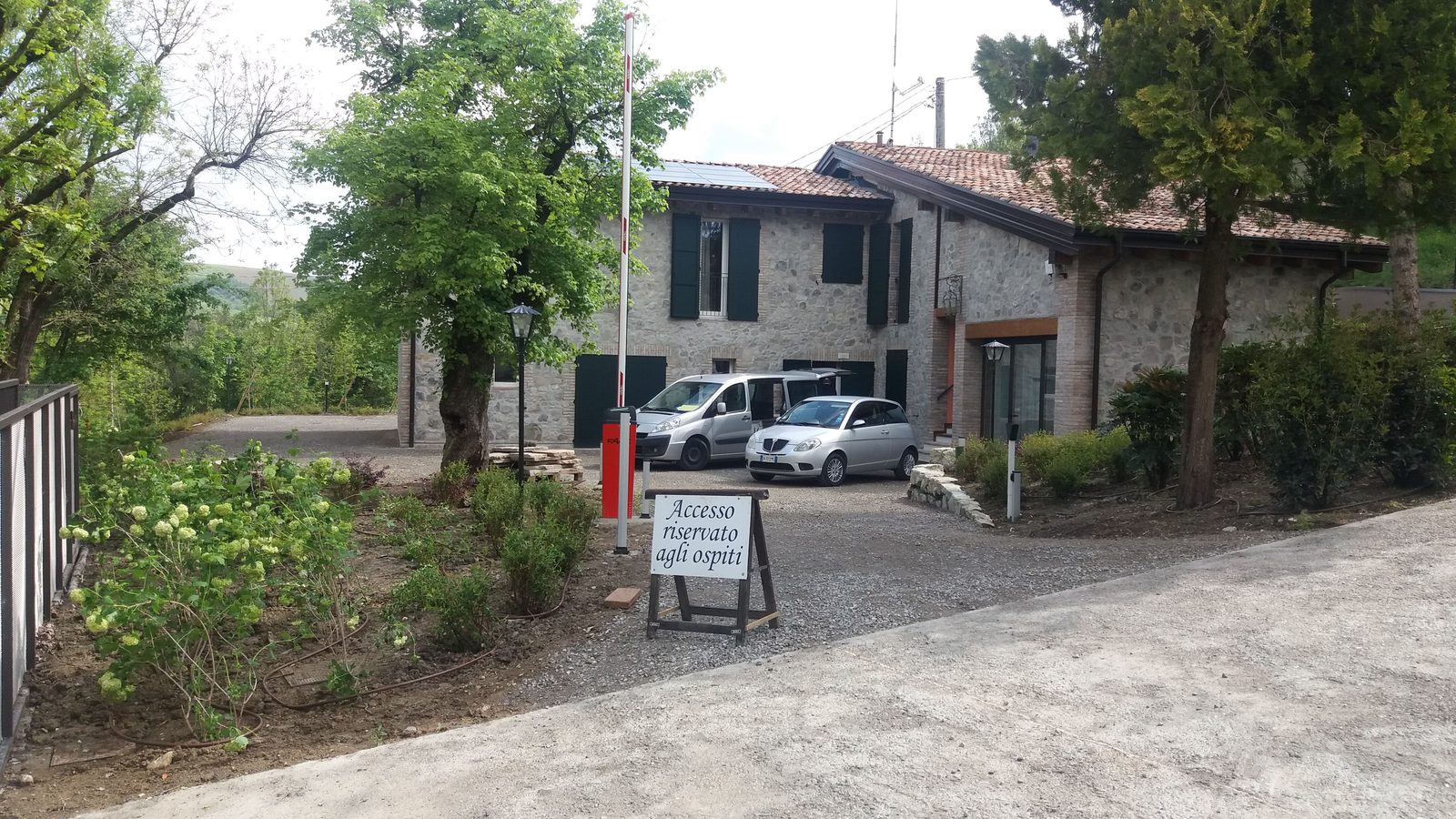 Fabbricato in pietra dell'agriturismo in fase di ultimazione